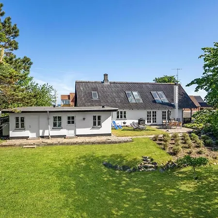 4 Bedroom Awesome In *
