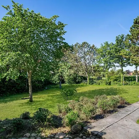 4 Bedroom Awesome In Hébergement de vacances