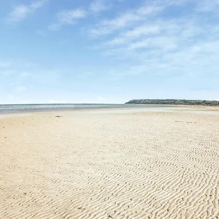 4 Bedroom Awesome In Hébergement de vacances *