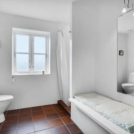 4 Bedroom Awesome In Hébergement de vacances Glesborg