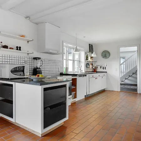 4 Bedroom Awesome In *